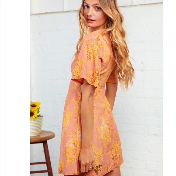 ⭐️Host Pick⭐️ Coral Floral Lace Dress - Picture 3 of 3